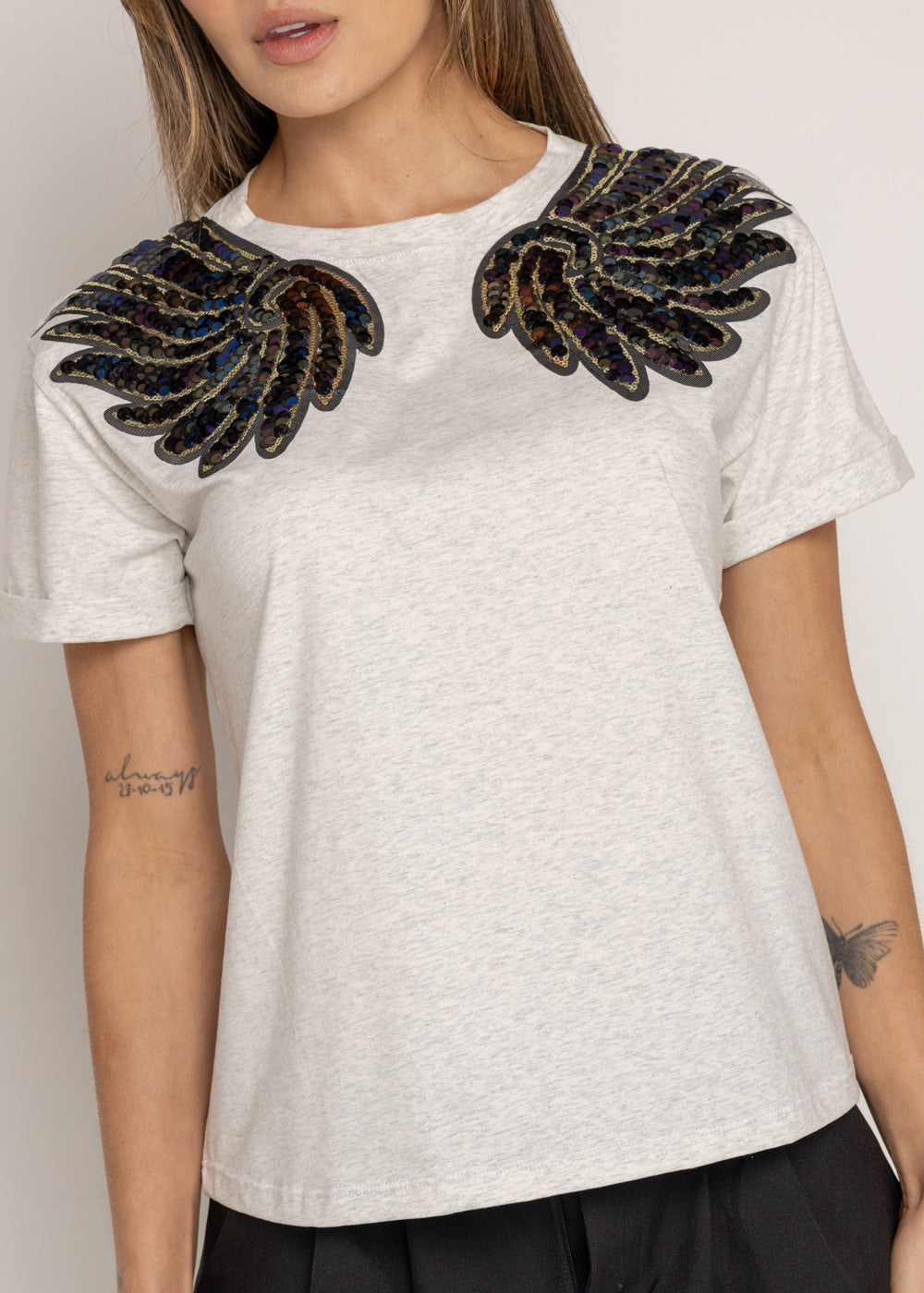 T-SHIRT ALAS MORADAS GRIS ORC-016