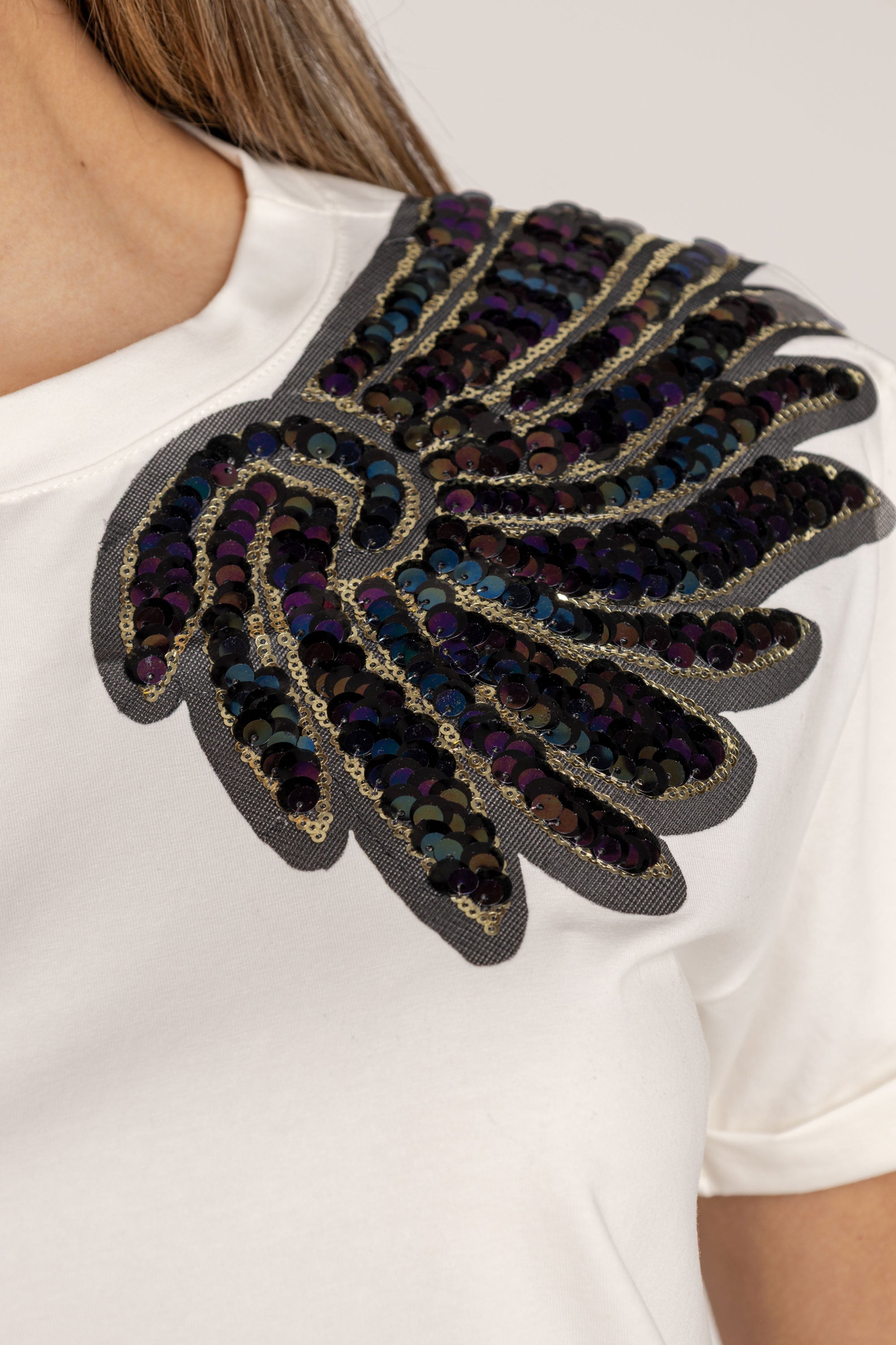 T-SHIRT ALAS MORADAS MARFIL ORC-016