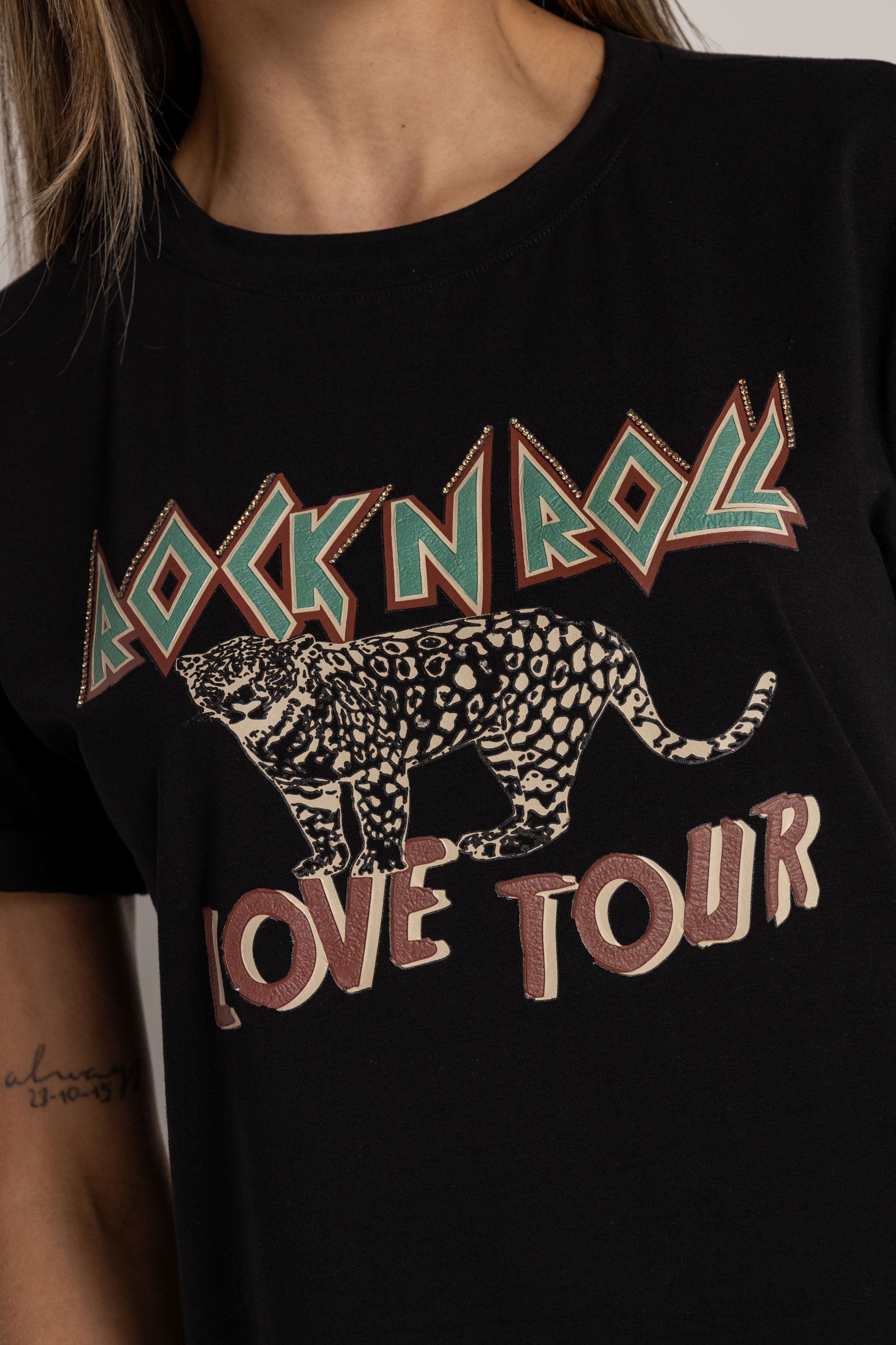 T-SHIRT TIGRE LOVE TOUR NEGRO ORC-021